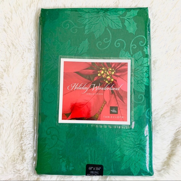 Homewear Wonderland  Green  oblong Tablecloth - Picture 1 of 4